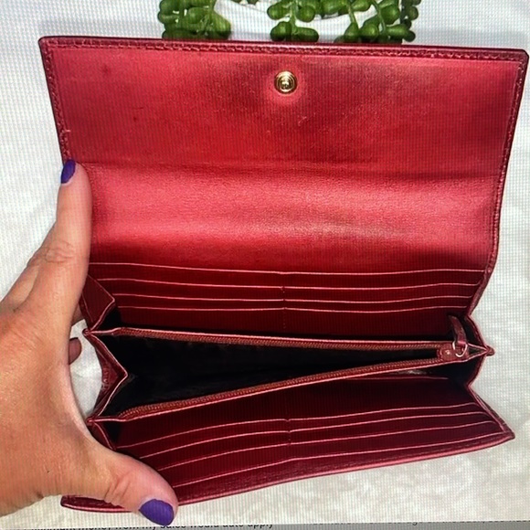 GUCCI RED GUCCISSIMA LEATHER LOVELY HEART CONTINENTAL WALLET ON CHAIN. - Picture 9 of 13